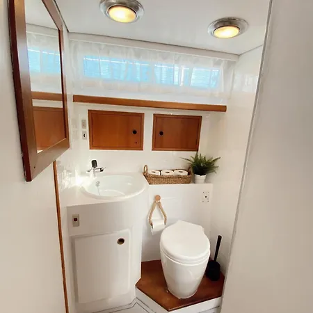 Malmo's Yacht Hotel na wodzie Walencja